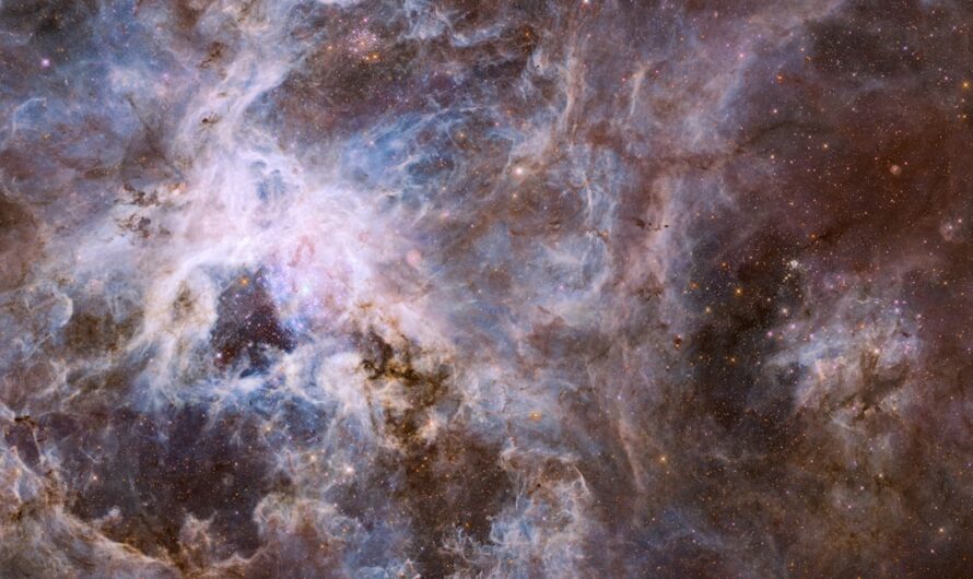 Проектор звездного неба и декоративные светильники для создания волшебной атмосферы